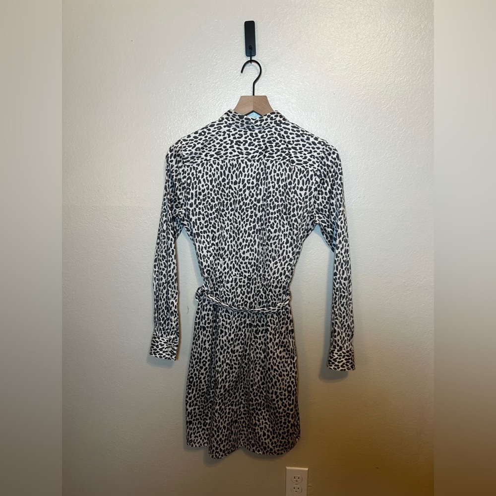 Untuckit Eva Leopard Print Full Button Down Shirt… - image 5